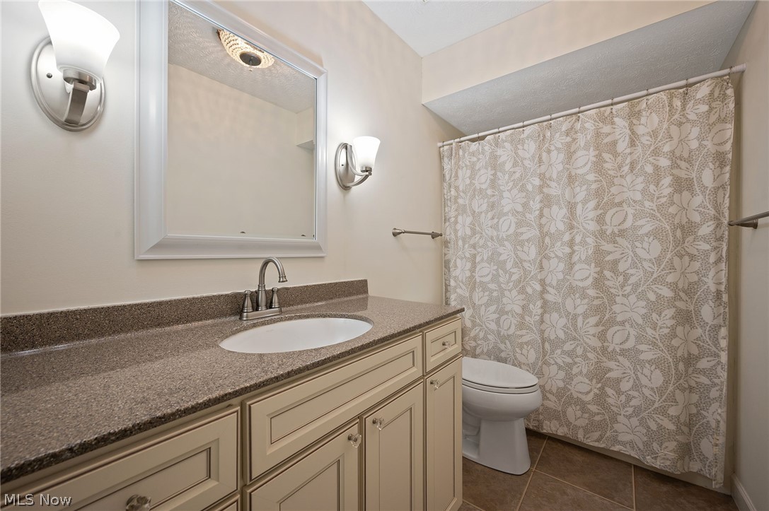 889 Lynnhaven Lane Akron OH 44313