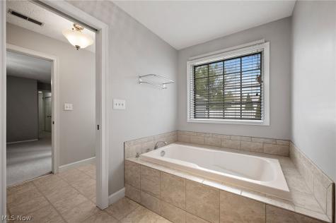 889 Lynnhaven Lane Akron OH 44313