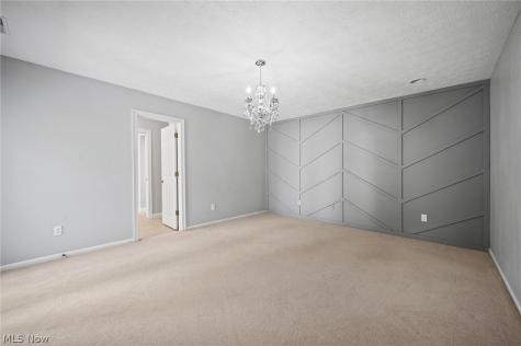 889 Lynnhaven Lane Akron OH 44313