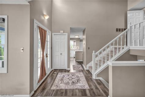 1715 Jonathans Broadview Heights OH 44147