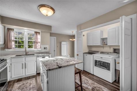 1715 Jonathans Broadview Heights OH 44147