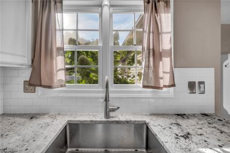 1715 Jonathans Broadview Heights OH 44147