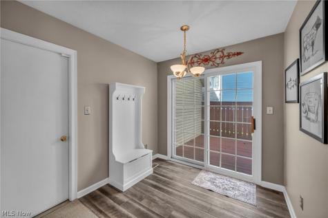 1715 Jonathans Broadview Heights OH 44147