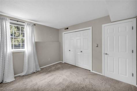 1715 Jonathans Broadview Heights OH 44147