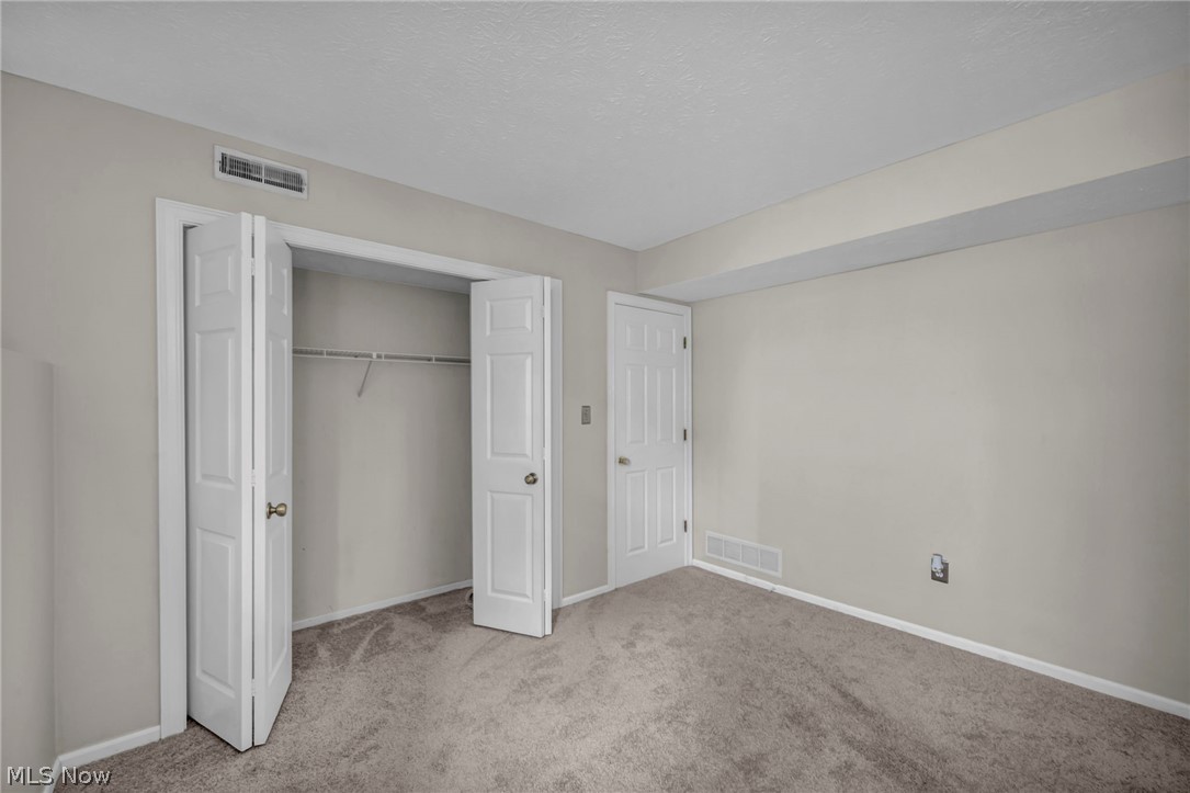 1715 Jonathans Broadview Heights OH 44147