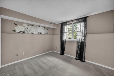 1715 Jonathans Broadview Heights OH 44147