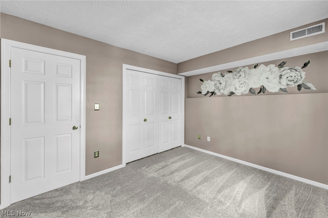 1715 Jonathans Broadview Heights OH 44147