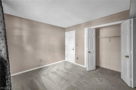 1715 Jonathans Broadview Heights OH 44147