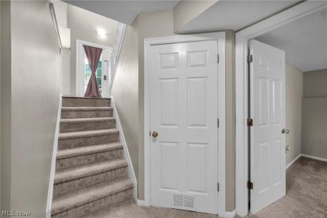 1715 Jonathans Broadview Heights OH 44147