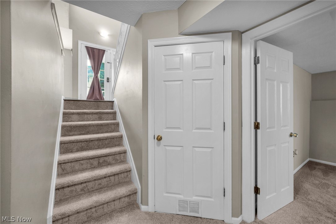 1715 Jonathans Broadview Heights OH 44147