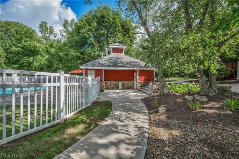 1715 Jonathans Broadview Heights OH 44147