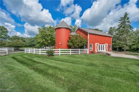 1715 Jonathans Broadview Heights OH 44147