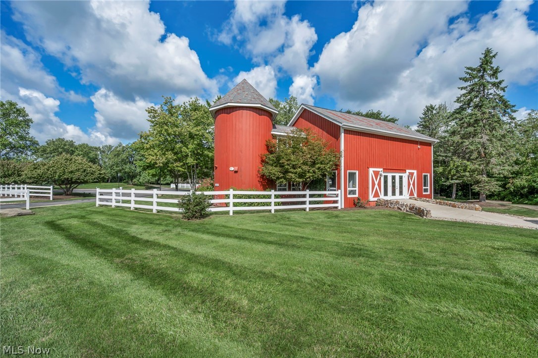 1715 Jonathans Broadview Heights OH 44147