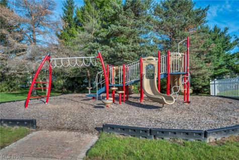 1715 Jonathans Broadview Heights OH 44147