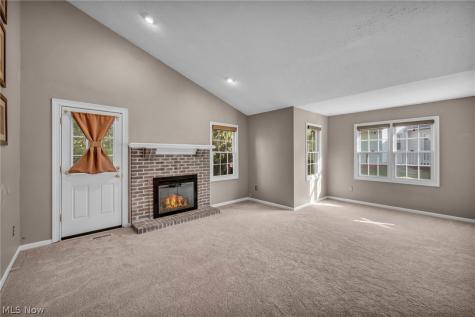 1715 Jonathans Broadview Heights OH 44147