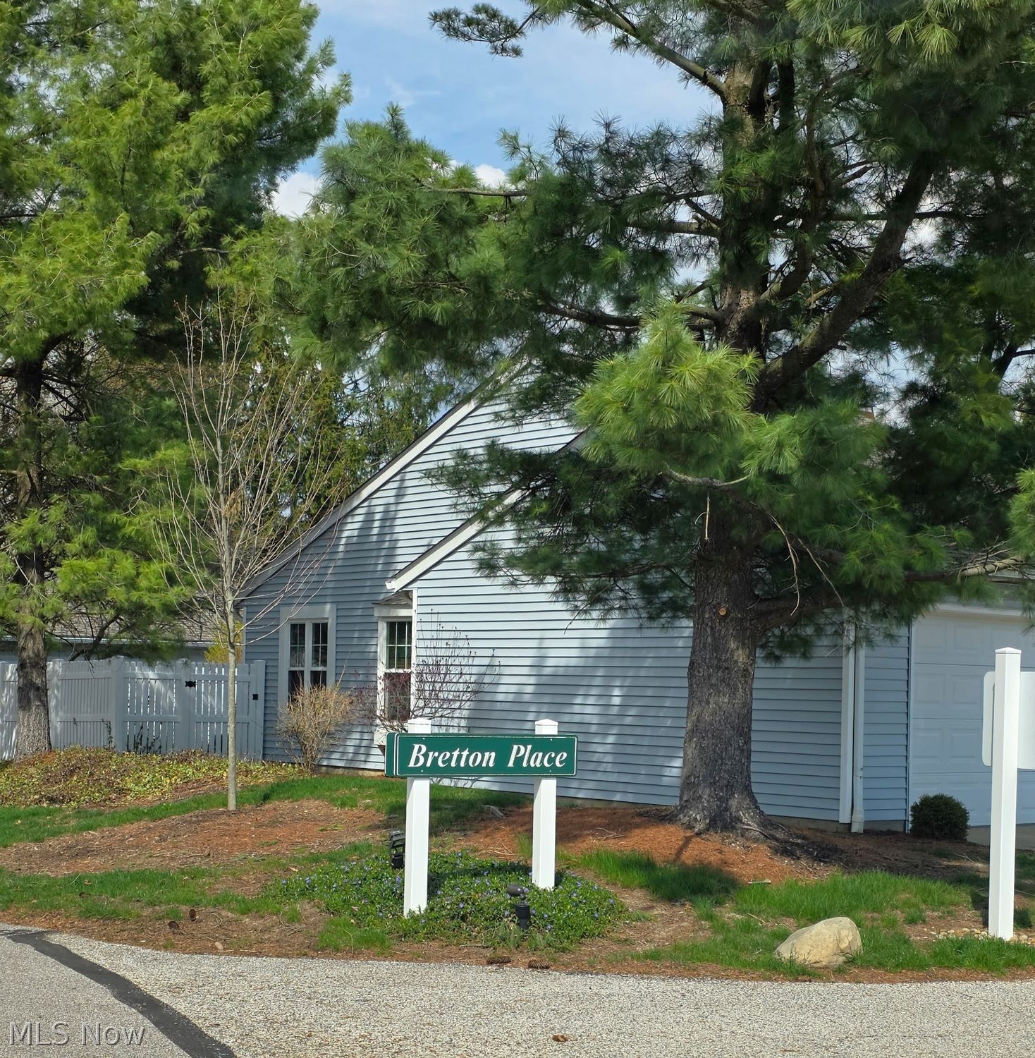 2062 Bretton Place Akron OH 44313
