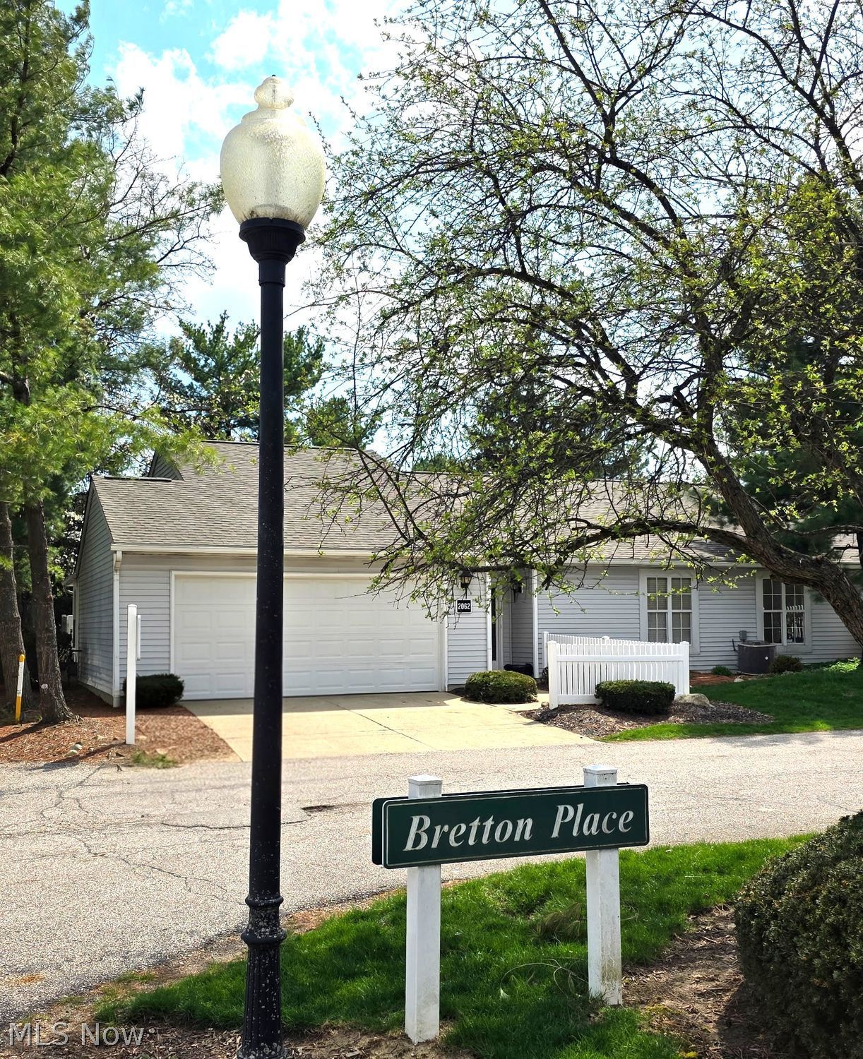 2062 Bretton Place Akron OH 44313
