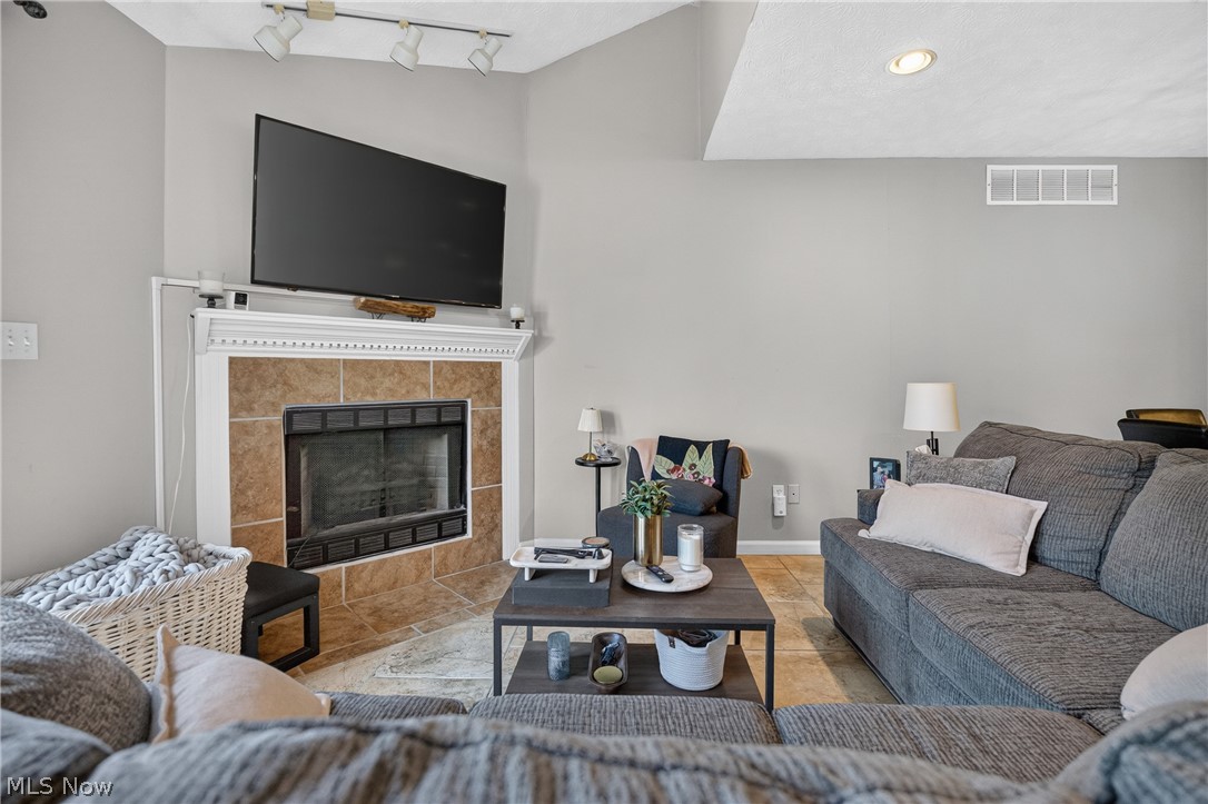 295 Pineview Drive NE Warren OH 44484