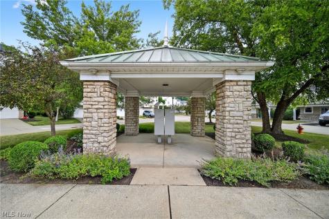 17583 Wildwood Lane Cleveland OH 44119
