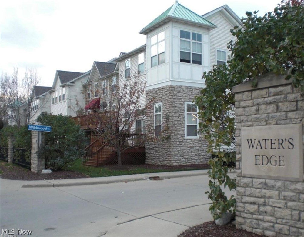 17583 Wildwood Lane Cleveland OH 44119