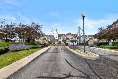 106 Larimar Drive Willowick OH 44095