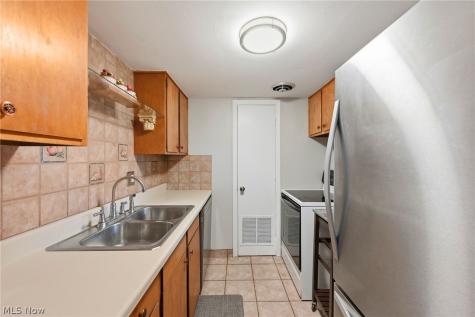 6930 Carriage Hill Drive Brecksville OH 44141