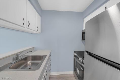 14567 Madison Avenue Lakewood OH 44107