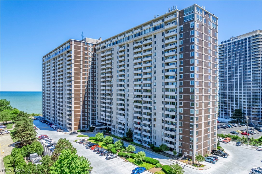 Lakewood OH, 12900 Lake Avenue, Unit 228