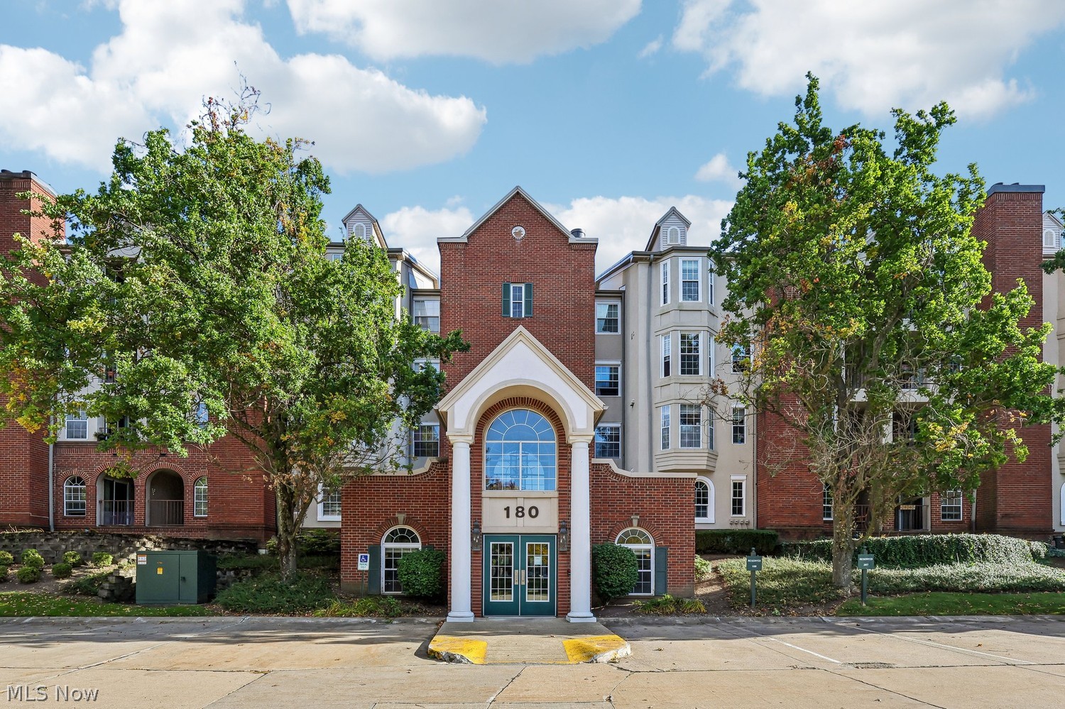 Mayfield Heights OH, 180 Fox Hollow Drive, Unit 110