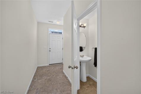 934 Tradewinds Cove Painesville OH 44077