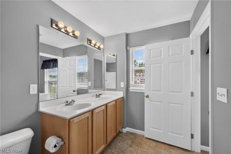 934 Tradewinds Cove Painesville OH 44077