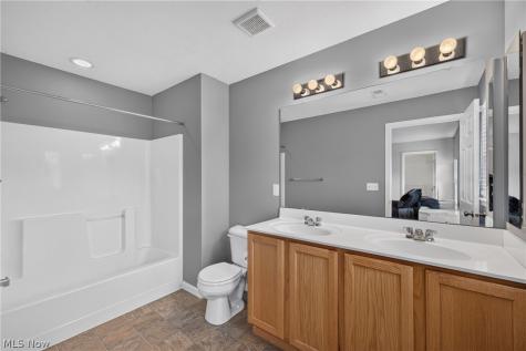 934 Tradewinds Cove Painesville OH 44077