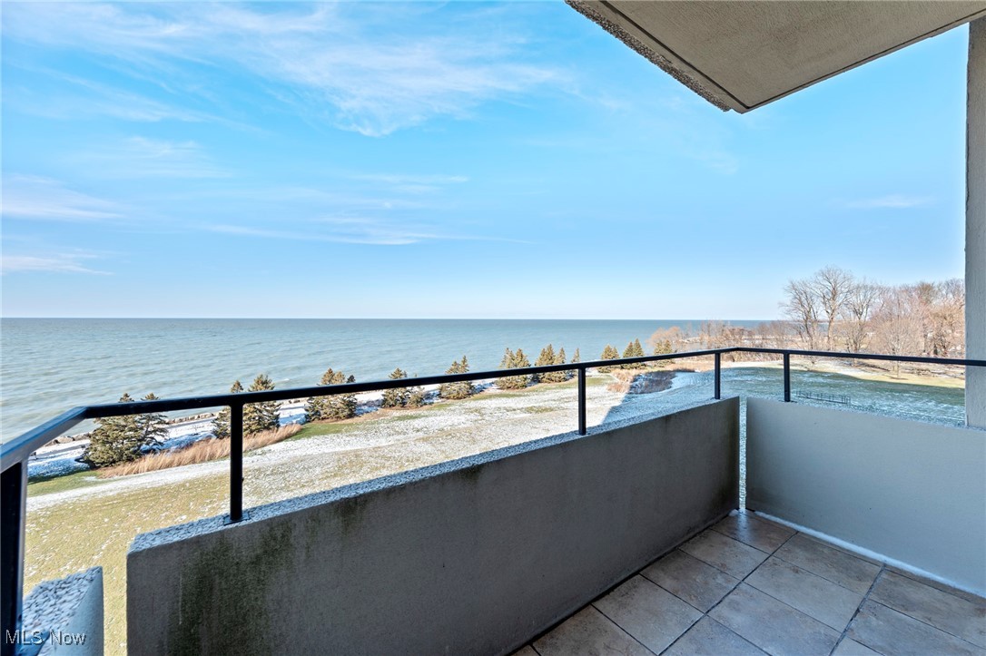 2 Bratenahl Place Bratenahl OH 44108