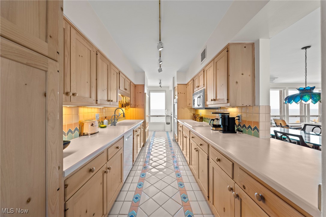 2 Bratenahl Place Bratenahl OH 44108