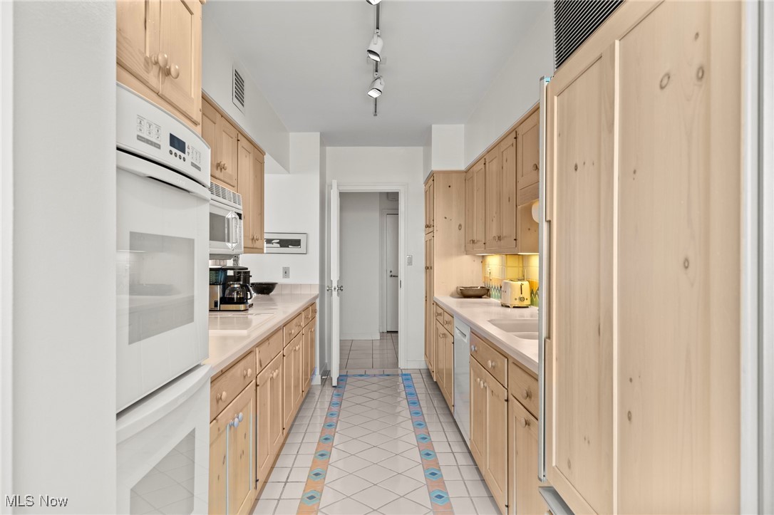 2 Bratenahl Place Bratenahl OH 44108