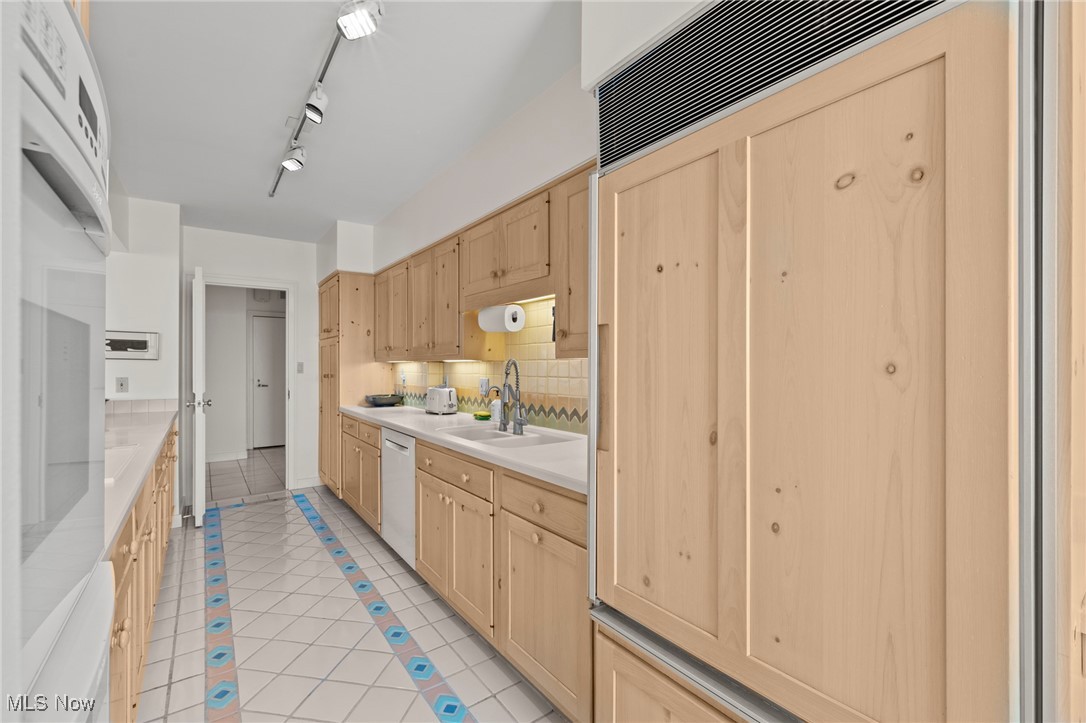 2 Bratenahl Place Bratenahl OH 44108