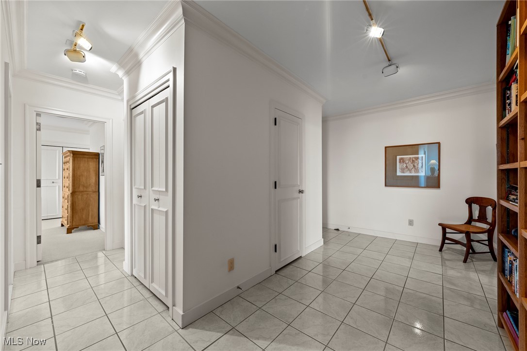 2 Bratenahl Place Bratenahl OH 44108