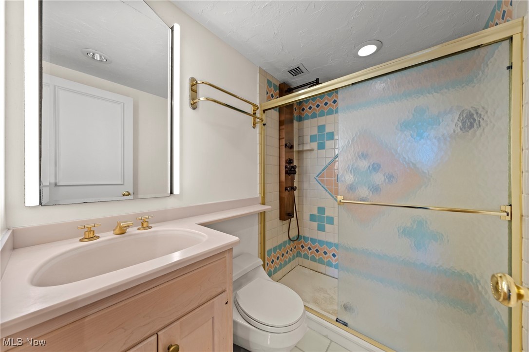 2 Bratenahl Place Bratenahl OH 44108