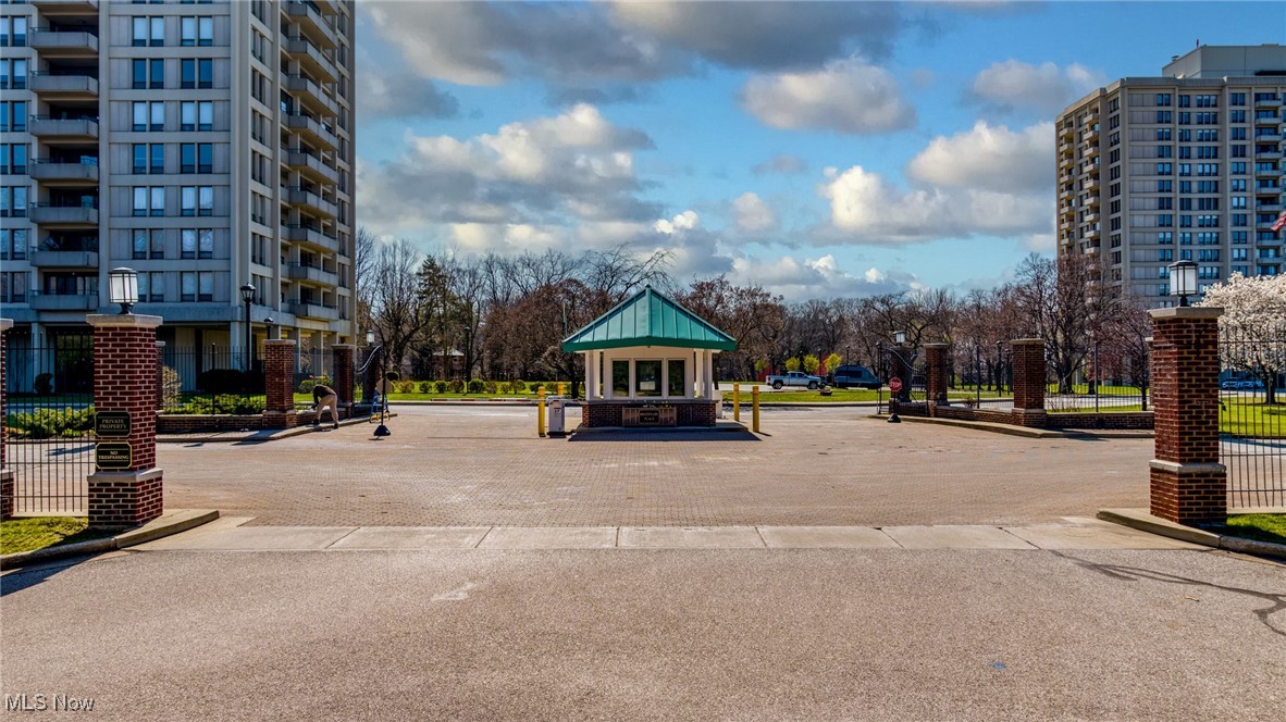 2 Bratenahl Place Bratenahl OH 44108