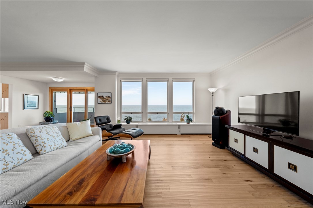 2 Bratenahl Place Bratenahl OH 44108