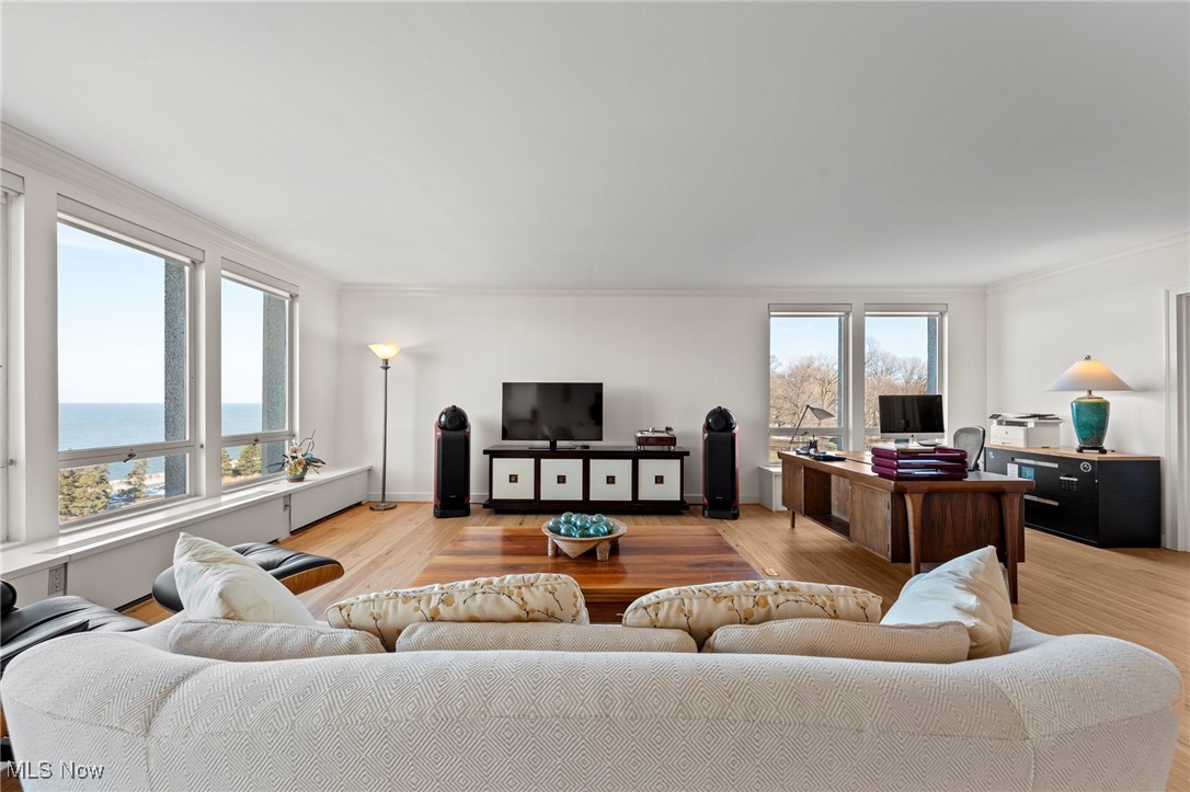 2 Bratenahl Place Bratenahl OH 44108