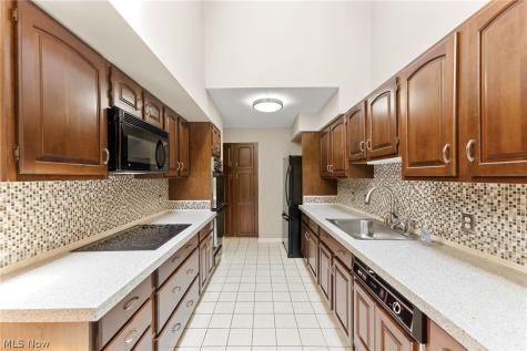 25818 Fairmount Boulevard Beachwood OH 44122