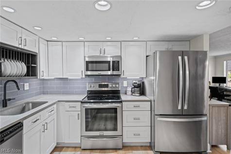 593 Tollis Parkway Broadview Heights OH 44147