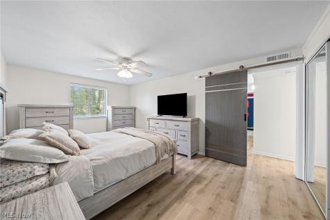 593 Tollis Parkway Broadview Heights OH 44147