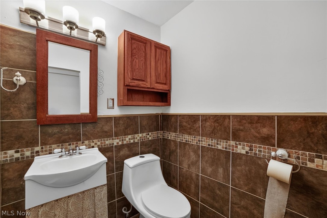 11720 Edgewater Drive Lakewood OH 44107
