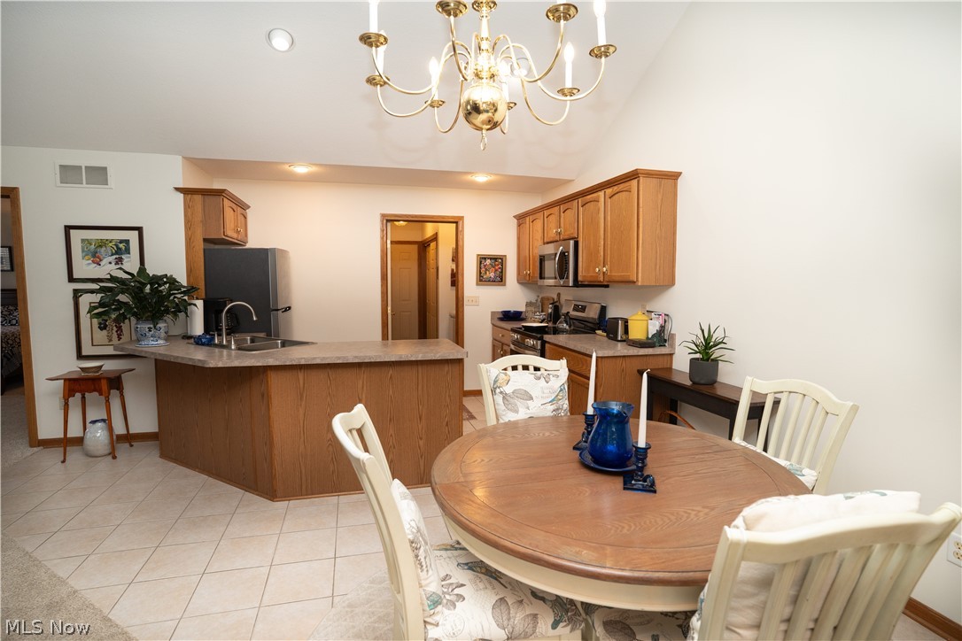 39 Village Court Columbiana OH 44408