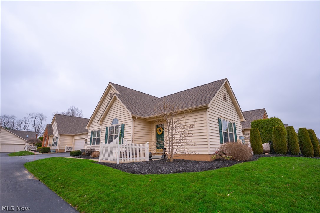39 Village Court Columbiana OH 44408