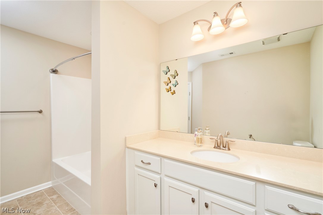 1915 Woods Drive Streetsboro OH 44241