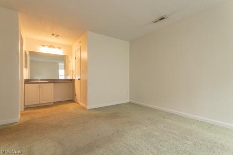 180 Fox Hollow Drive Mayfield Heights OH 44124