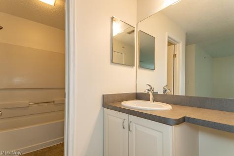 180 Fox Hollow Drive Mayfield Heights OH 44124
